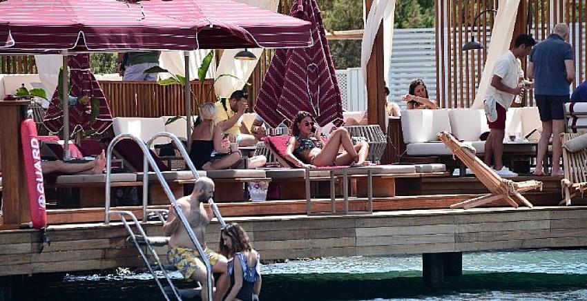 Özlem Yıldız’dan bronzlaşma dersi 
