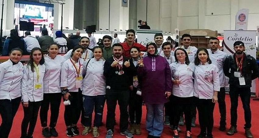 Bir ayda 25 madalya ve 2 kupa kazandılar