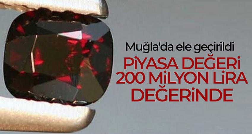 Definecilerin evinde piyasa değeri 200 milyon lira olan Painite taşı ele geçirildi