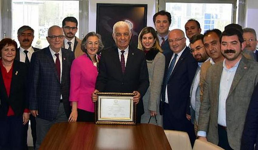Başkan Osman Gürün mazbatasını aldı