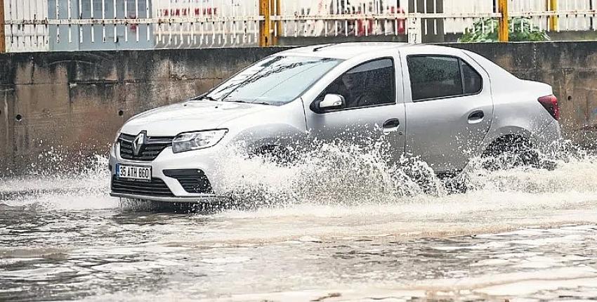 Ege’de sağanak sele dönüştü