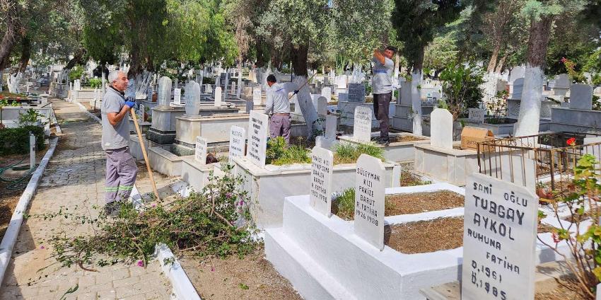 MEZARLIKLARDA TEMİZLİK VE BAKIM ÇALIŞMALARI