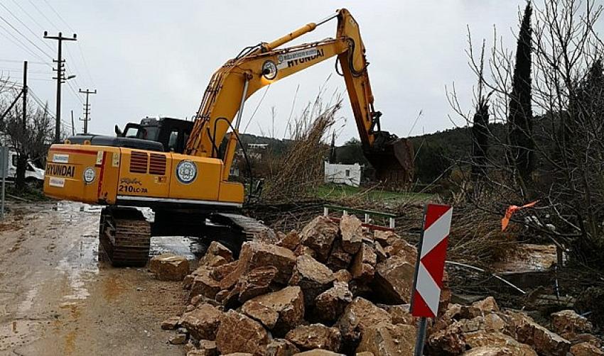 Büyükşehir’den yağışla gelen olumsuzluklara anında müdahale