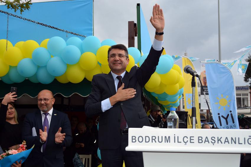 Tosun’dan miting havasında seçim ofisi açılışı