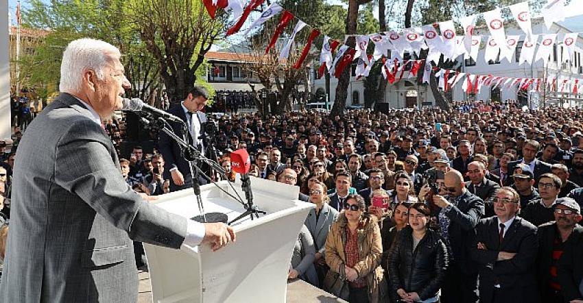 Gürün seçimi zaferini personeli ile kutladı