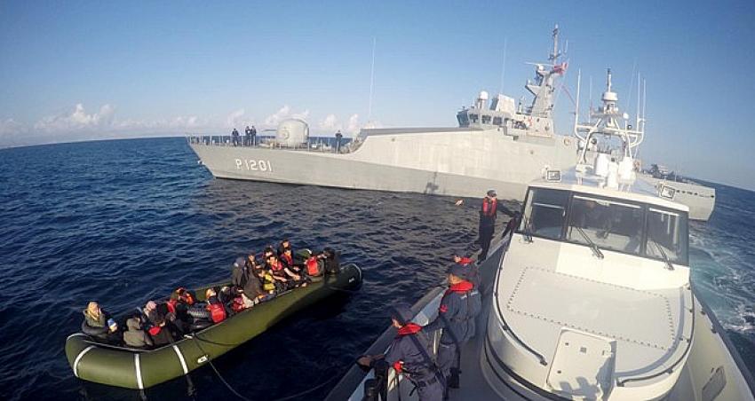Şişme lastik botta 15’i çocuk 41 mülteci yakalandı