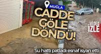 Su hattı patladı, cadde göle döndü, esnaf isyan etti