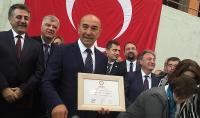 Tunç Soyer mazbatasını aldı 