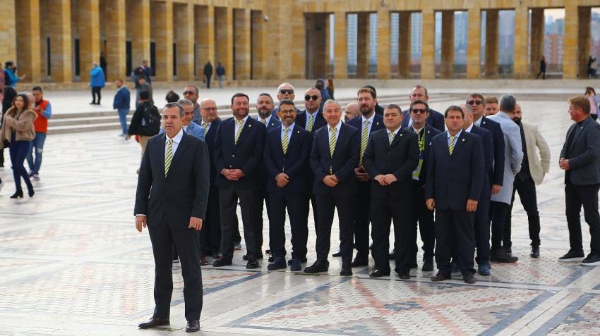 FENERBAHÇELİLER ATA’SINI ZİYARET ETTİ
