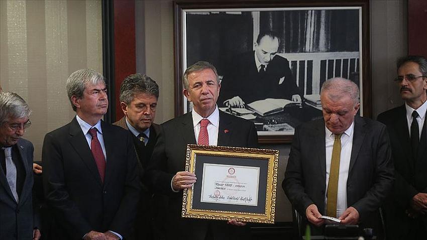 Mansur Yavaş, mazbatasını aldı