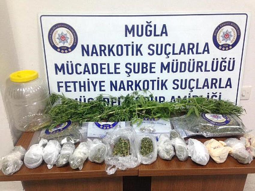 Uyuşturucu Şüphelilerini Saksıdaki Hint Keneviri Yakalattı