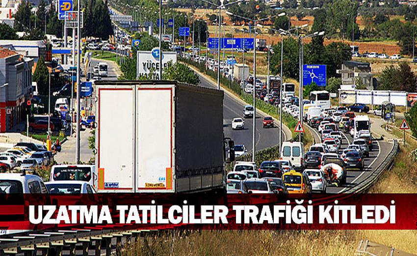 Uzatma tatilciler trafiği kilitledi